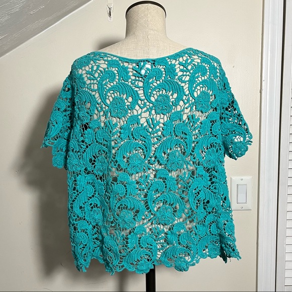 🎉HP🎉 Torrid Turquoise Color Lace Crop Top, Size 0 - Picture 5 of 14